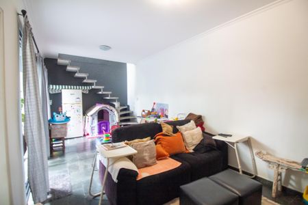 Casa à venda com 320m², 4 quartos e 4 vagas Casa à venda com 320m², 4 quartos e 4 vagasSala de TV