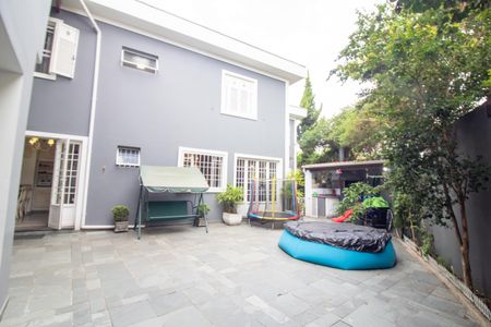 Casa à venda com 320m², 4 quartos e 4 vagas Casa à venda com 320m², 4 quartos e 4 vagasQuintal / Garagem