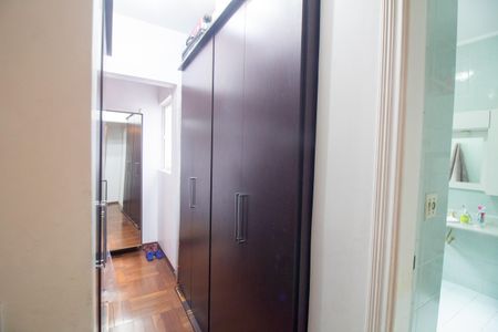 Casa à venda com 320m², 4 quartos e 4 vagas Casa à venda com 320m², 4 quartos e 4 vagasCloset da suíte