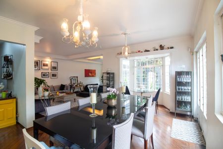 Casa à venda com 320m², 4 quartos e 4 vagas Casa à venda com 320m², 4 quartos e 4 vagasSala de Jantar