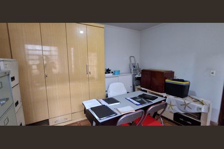Casa à venda com 218m², 4 quartos e 2 vagas Casa à venda com 218m², 4 quartos e 2 vagasEscritório