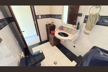 Casa à venda com 221m², 3 quartos e 2 vagas Casa à venda com 221m², 3 quartos e 2 vagasBanheiro da Suíte