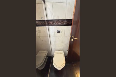 Casa à venda com 221m², 3 quartos e 2 vagas Casa à venda com 221m², 3 quartos e 2 vagasBanheiro