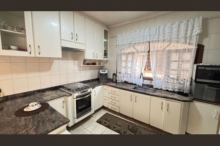 Casa à venda com 221m², 3 quartos e 2 vagas Casa à venda com 221m², 3 quartos e 2 vagasCozinha