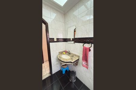 Casa à venda com 221m², 3 quartos e 2 vagas Casa à venda com 221m², 3 quartos e 2 vagasBanheiro 2