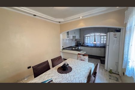 Casa à venda com 221m², 3 quartos e 2 vagas Casa à venda com 221m², 3 quartos e 2 vagasCozinha