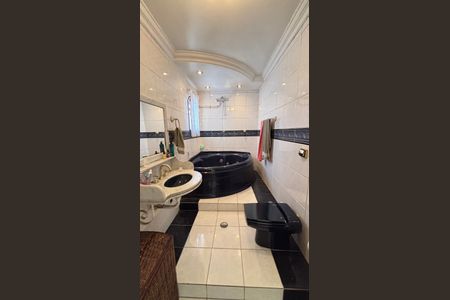 Casa à venda com 221m², 3 quartos e 2 vagas Casa à venda com 221m², 3 quartos e 2 vagasBanheiro da Suíte