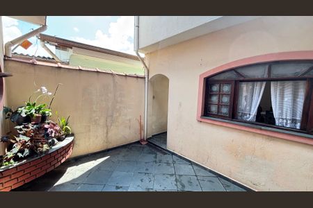 Casa à venda com 221m², 3 quartos e 2 vagas Casa à venda com 221m², 3 quartos e 2 vagasQuintal