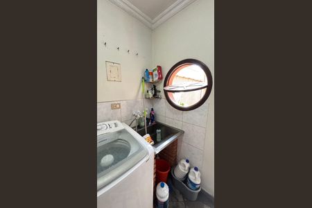 Casa à venda com 221m², 3 quartos e 2 vagas Casa à venda com 221m², 3 quartos e 2 vagasÁrea de Serviço