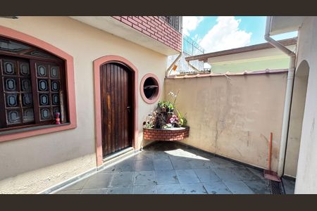 Casa à venda com 221m², 3 quartos e 2 vagas Casa à venda com 221m², 3 quartos e 2 vagasQuintal