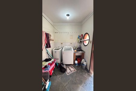 Casa à venda com 221m², 3 quartos e 2 vagas Casa à venda com 221m², 3 quartos e 2 vagasÁrea de Serviço