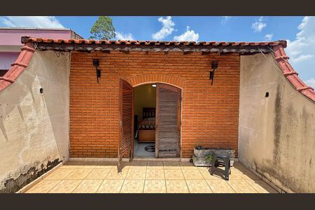 Casa à venda com 221m², 3 quartos e 2 vagas Casa à venda com 221m², 3 quartos e 2 vagasSuite Varanda