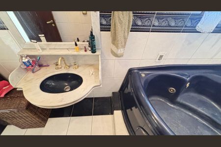 Casa à venda com 221m², 3 quartos e 2 vagas Casa à venda com 221m², 3 quartos e 2 vagasBanheiro da Suíte