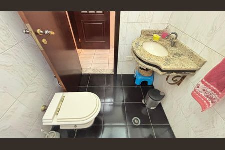 Casa à venda com 221m², 3 quartos e 2 vagas Casa à venda com 221m², 3 quartos e 2 vagasBanheiro 2