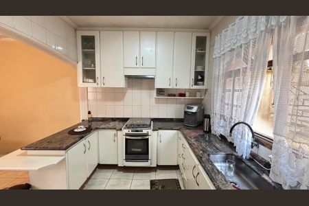 Casa à venda com 221m², 3 quartos e 2 vagas Casa à venda com 221m², 3 quartos e 2 vagasCozinha