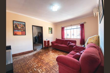 Casa à venda com 230m², 4 quartos e 1 vaga