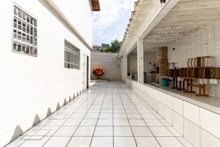 Casa à venda com 239m², 3 quartos e 6 vagas Casa à venda com 239m², 3 quartos e 6 vagasQuintal