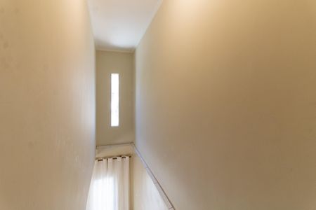 Casa à venda com 239m², 3 quartos e 6 vagas Casa à venda com 239m², 3 quartos e 6 vagasEscada