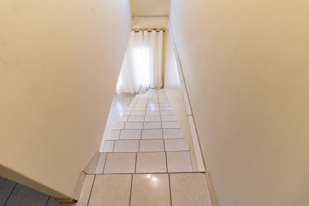 Casa à venda com 239m², 3 quartos e 6 vagas Casa à venda com 239m², 3 quartos e 6 vagasEscada