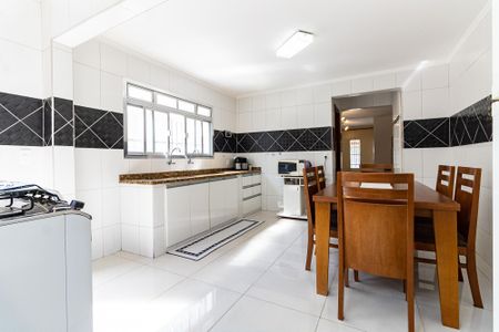 Casa à venda com 239m², 3 quartos e 6 vagas Casa à venda com 239m², 3 quartos e 6 vagasCozinha