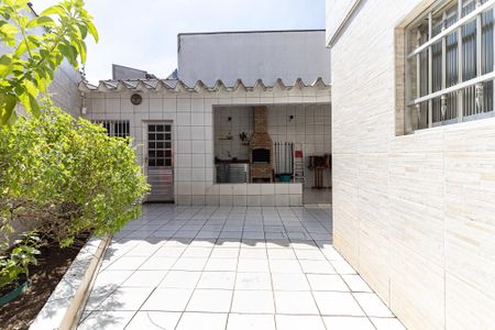 Casa à venda com 239m², 3 quartos e 6 vagas Casa à venda com 239m², 3 quartos e 6 vagasQuintal