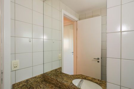 Apartamento à venda com 130m², 4 quartos e 2 vagas Apartamento à venda com 130m², 4 quartos e 2 vagasBanheiro Social