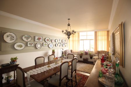 Apartamento à venda com 220m², 4 quartos e 1 vagaSala de jantar 