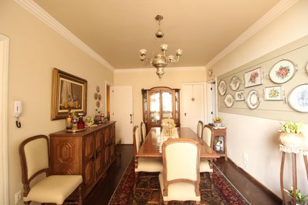 Apartamento à venda com 220m², 4 quartos e 1 vagaSala de jantar 