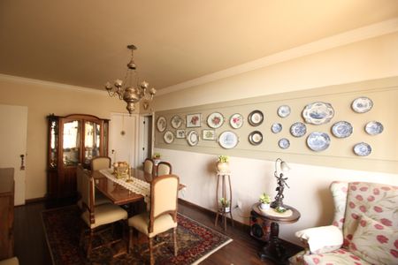 Apartamento à venda com 220m², 4 quartos e 1 vagaSala de jantar 