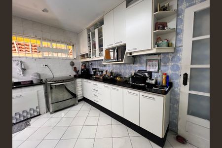 Casa à venda com 360m², 3 quartos e 1 vaga Casa à venda com 360m², 3 quartos e 1 vagaCozinha