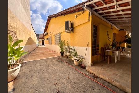 Casa à venda com 360m², 3 quartos e 1 vaga Casa à venda com 360m², 3 quartos e 1 vagaQuintal
