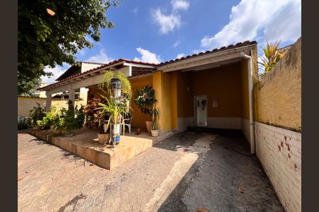 Casa à venda com 360m², 3 quartos e 1 vaga Casa à venda com 360m², 3 quartos e 1 vagaQuintal