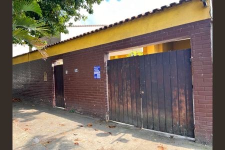 Casa à venda com 360m², 3 quartos e 1 vaga Casa à venda com 360m², 3 quartos e 1 vagaFachada