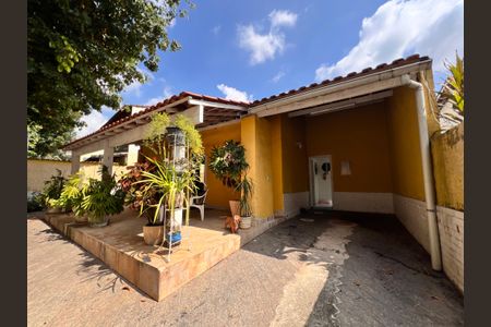 Casa à venda com 360m², 3 quartos e 1 vaga Casa à venda com 360m², 3 quartos e 1 vagaQuintal