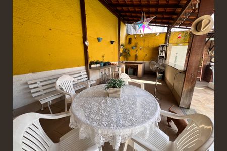 Casa à venda com 360m², 3 quartos e 1 vaga Casa à venda com 360m², 3 quartos e 1 vagaQuintal