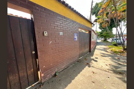 Casa à venda com 360m², 3 quartos e 1 vaga Casa à venda com 360m², 3 quartos e 1 vagaFachada
