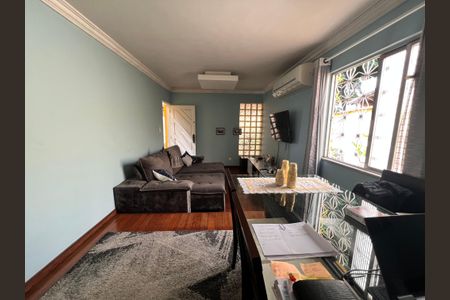 Casa à venda com 360m², 3 quartos e 1 vaga Casa à venda com 360m², 3 quartos e 1 vagaSala