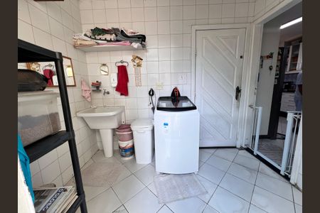 Casa à venda com 360m², 3 quartos e 1 vaga Casa à venda com 360m², 3 quartos e 1 vagaArea de Serviço