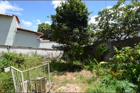 Casa à venda com 300m², 2 quartos e 8 vagasQuintal