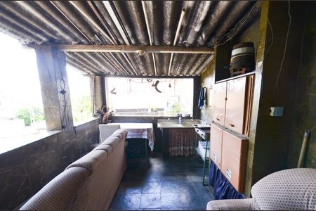 Casa à venda com 300m², 2 quartos e 8 vagasQuintal