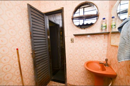 Casa à venda com 300m², 2 quartos e 8 vagasBanheiro