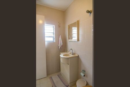 Casa à venda com 157m², 3 quartos e 2 vagas Casa à venda com 157m², 3 quartos e 2 vagasBanheiro da Suíte