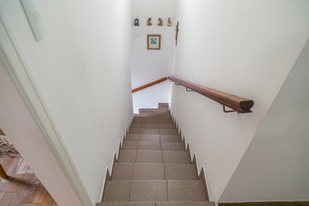 Casa à venda com 157m², 3 quartos e 2 vagas Casa à venda com 157m², 3 quartos e 2 vagasCorredor - Escada