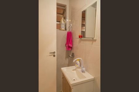 Casa à venda com 157m², 3 quartos e 2 vagas Casa à venda com 157m², 3 quartos e 2 vagasBanheiro de Serviço