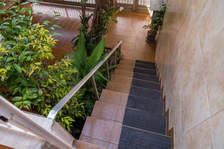 Casa à venda com 157m², 3 quartos e 2 vagas Casa à venda com 157m², 3 quartos e 2 vagasHall de Entrada - Escada
