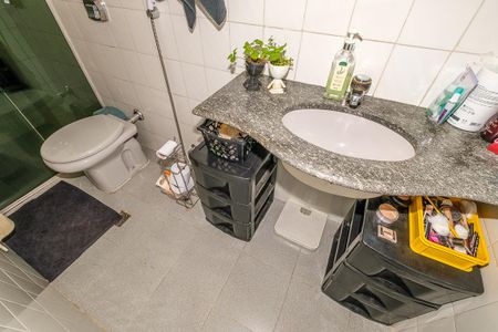 Apartamento para alugar com 270m², 4 quartos e 1 vaga Apartamento para alugar com 270m², 4 quartos e 1 vagaBanheiro da Suíte 2