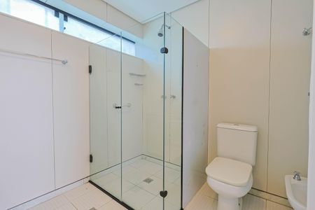 Casa à venda com 250m², 3 quartos e 2 vagas Casa à venda com 250m², 3 quartos e 2 vagasBanheiro da Suíte