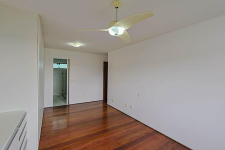 Casa à venda com 250m², 3 quartos e 2 vagas Casa à venda com 250m², 3 quartos e 2 vagasQuarto 3 - Suíte