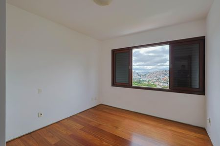 Casa à venda com 250m², 3 quartos e 2 vagas Casa à venda com 250m², 3 quartos e 2 vagasQuarto 1