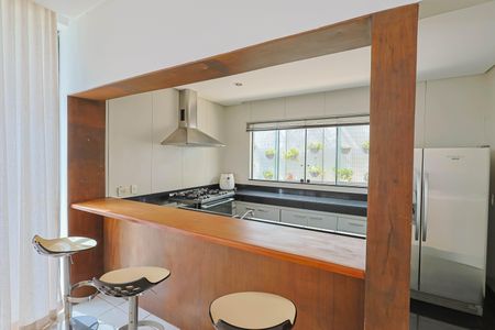 Casa à venda com 250m², 3 quartos e 2 vagas Casa à venda com 250m², 3 quartos e 2 vagasCozinha